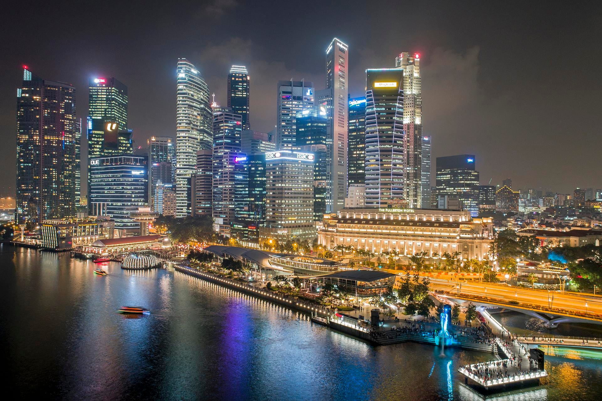 Aerial view of Fullerton Hotel, with skyscrapers of Raffles Place in background and Marina Reservoir in foreground